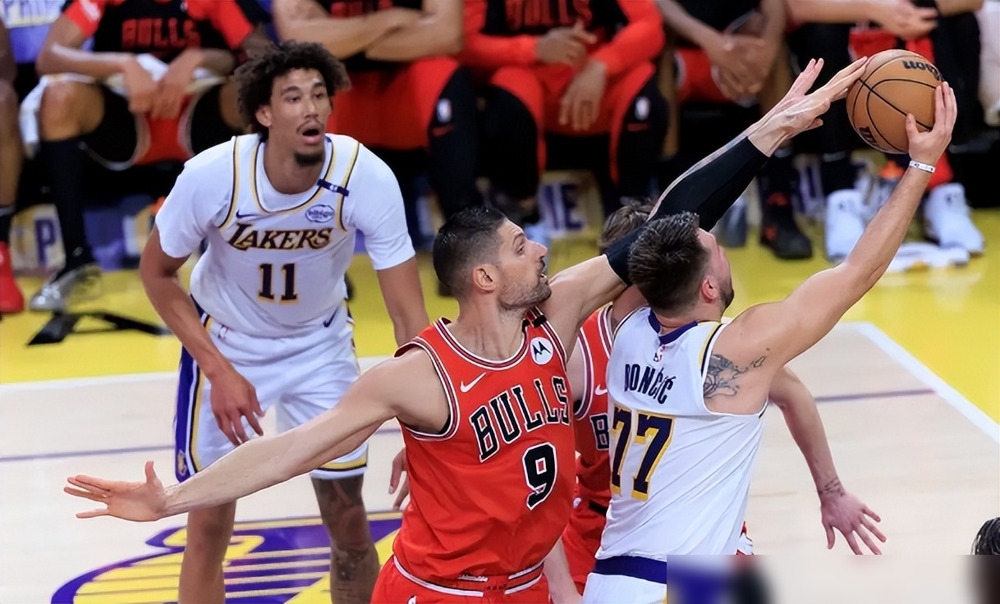 NG体育-科维托娃焦点对战，詹姆斯与90激战公牛分钟，比赛局势复杂胜负难料！引发球迷热议的简单介绍