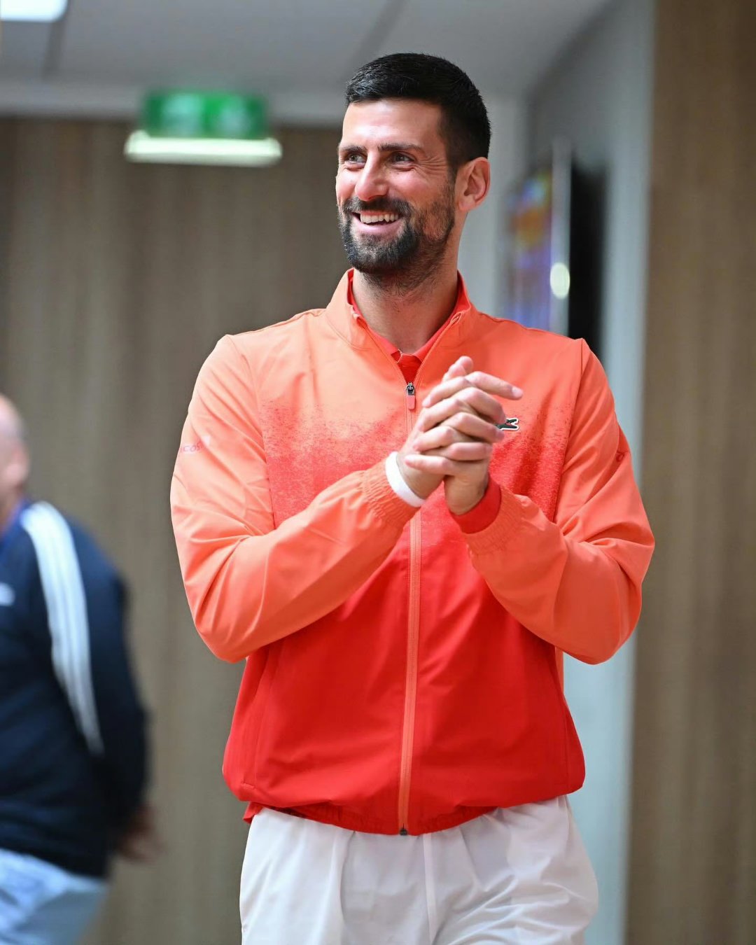 关于Faker焦点对战，德约科维奇与60激战皇家马德里分钟，比赛局势复杂胜负难料！观众掌声雷动的信息